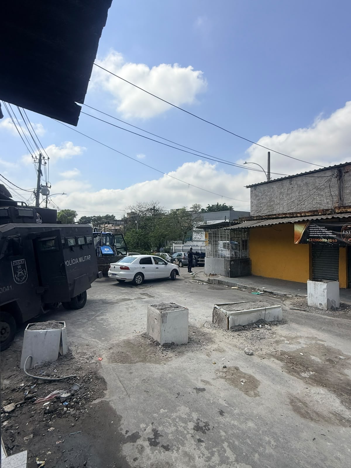 Informações do Disque Denúncia ajudam 41º BPM a retirar 5 toneladas de barricadas em Costa Barros